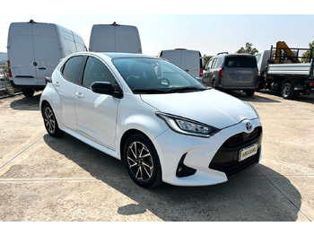 Sedan Toyota Yaris 1.5 Hybrid 5 porte Lounge: bilde 3