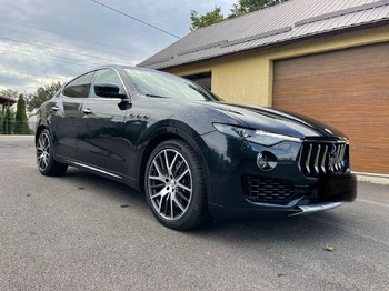 SUV MASERATI LEVANTE 4X4: bilde 4
