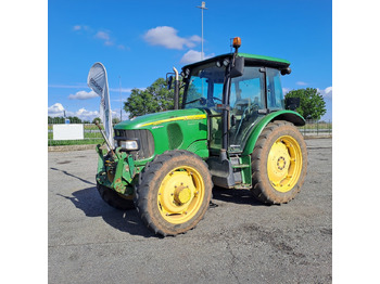 Traktor JOHN DEERE 5820