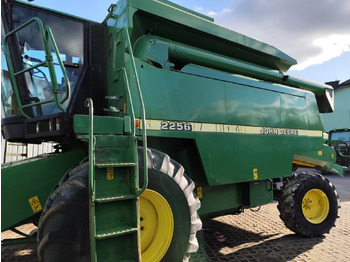 Skurtresker JOHN DEERE 2256