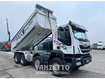 Tippbil IVECO Trakker