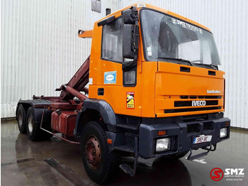 Container-transport/ Vekselflak lastebil IVECO Trakker