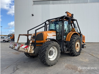 Traktor RENAULT