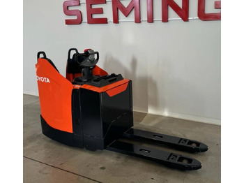 Lavtløftende truck TOYOTA