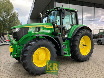Traktor JOHN DEERE