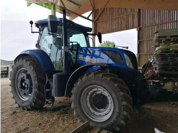 Traktor NEW HOLLAND T7.230
