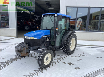 Traktor NEW HOLLAND