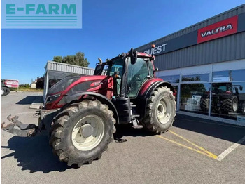 Traktor VALTRA T214