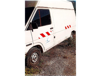 Kassebil RENAULT