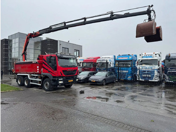 Kranbil IVECO Trakker