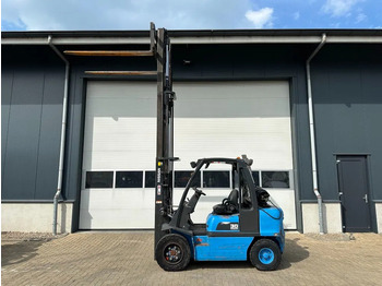 Gasstruck Nissan UGD02A30P0 3 ton Triplex Freelift LPG Heftruck: bilde 2