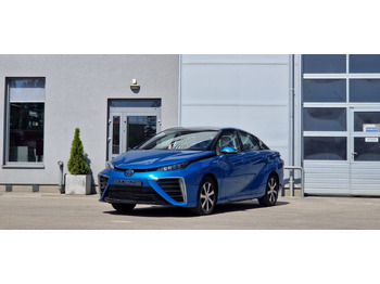 Sedan TOYOTA
