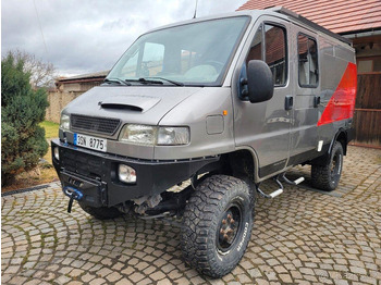 Varebil med skap IVECO