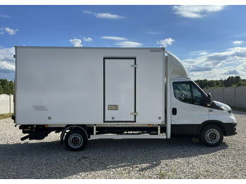 Varebil med skap IVECO Daily