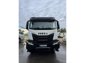 Betongbil IVECO