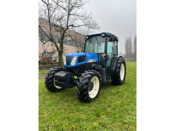 Traktor NEW HOLLAND T4000