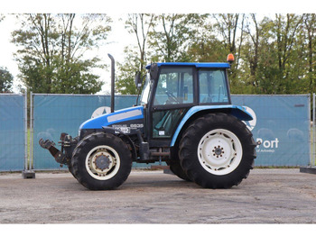 Traktor NEW HOLLAND