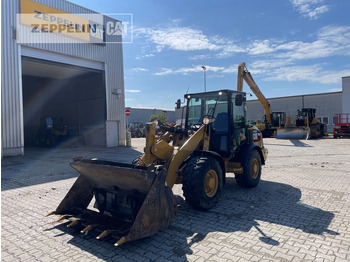 Hjullaster CATERPILLAR 906M