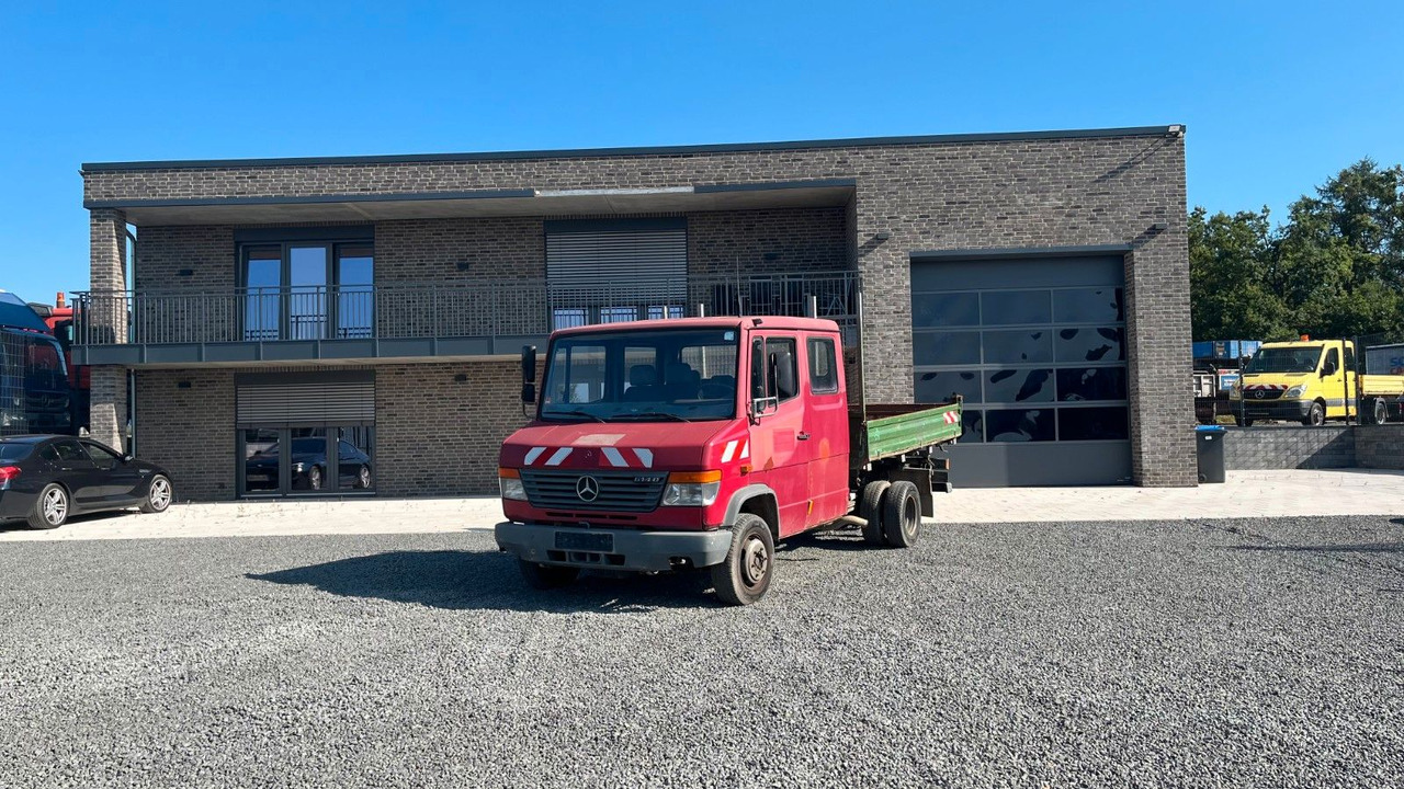 Mercedes-Benz Vario 614 DK Kipper Doka Mercedes-Benz Vario 614 DK Kipper Doka - Varebil med tipp, Varebil med dobbelt førerhus: bilde 1 Mercedes-Benz Vario 614 DK Kipper Doka Mercedes-Benz Vario 614 DK Kipper Doka - Varebil med tipp, Varebil med dobbelt førerhus: bilde 1