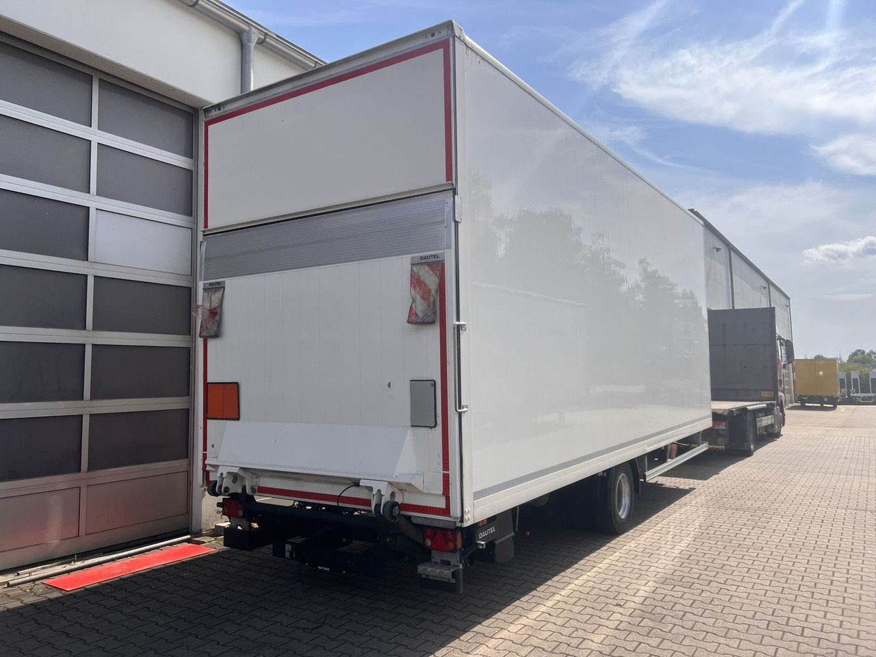 Skaphenger Ackermann  1 Achs Kofferanhänger mit Ladebordwand 10,5 t G: bilde 6