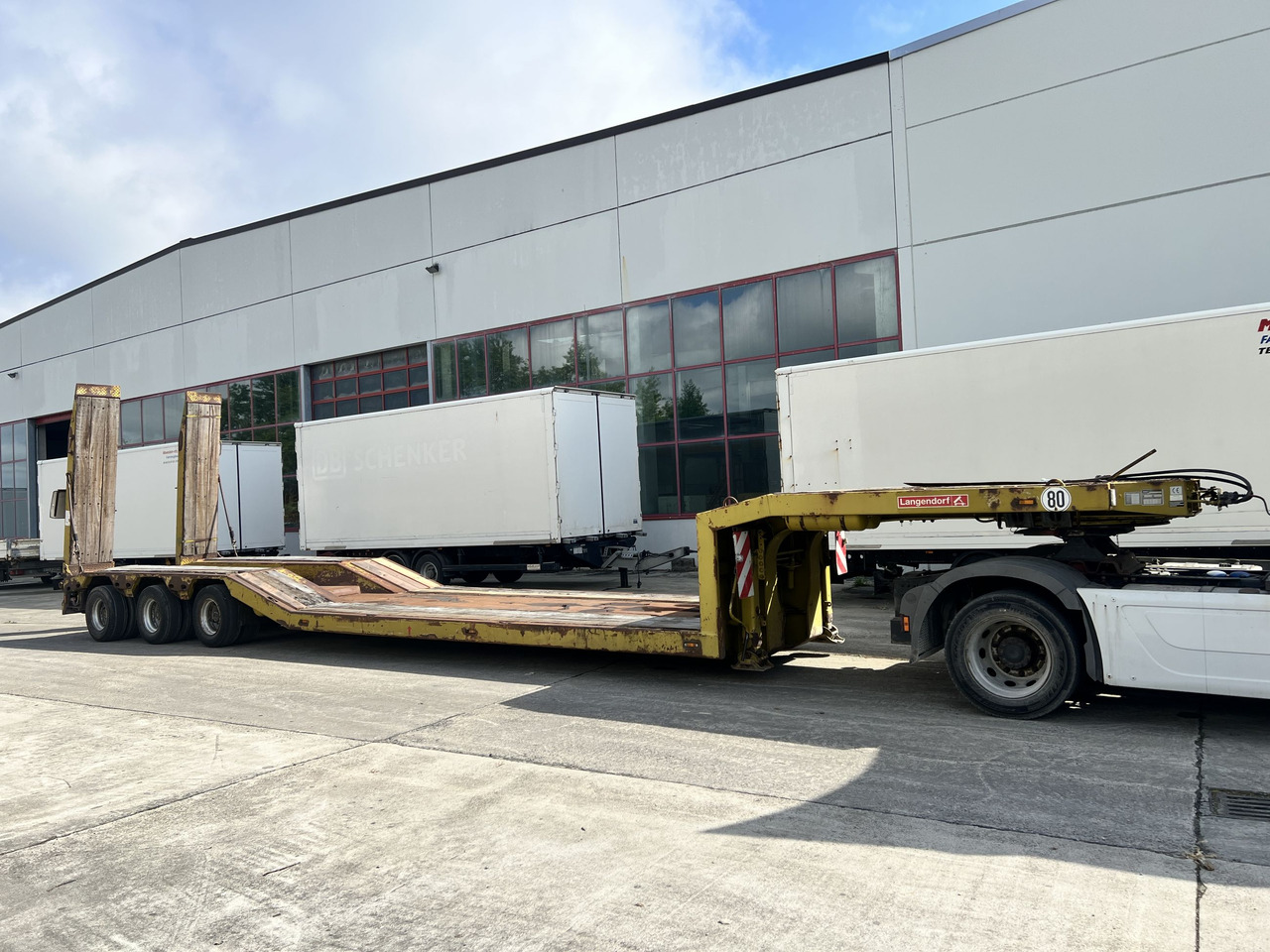 LANGENDORF SATBUE 30/38 3 Achs Tiefbett- Satteltieflader - Lavloader semitrailer: bilde 1 LANGENDORF SATBUE 30/38 3 Achs Tiefbett- Satteltieflader - Lavloader semitrailer: bilde 1