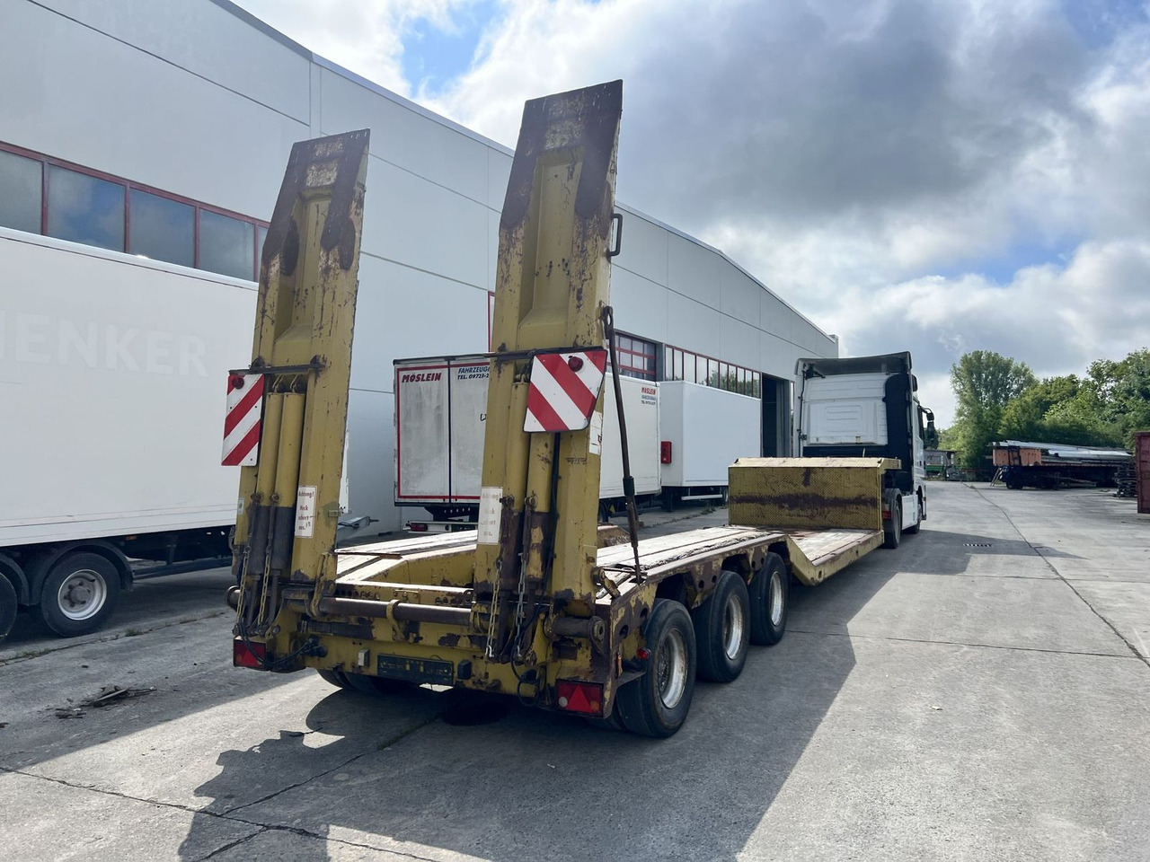 Langendorf 3 Achs Tiefbett- Satteltieflader - Lavloader semitrailer: bilde 3 Langendorf 3 Achs Tiefbett- Satteltieflader - Lavloader semitrailer: bilde 3