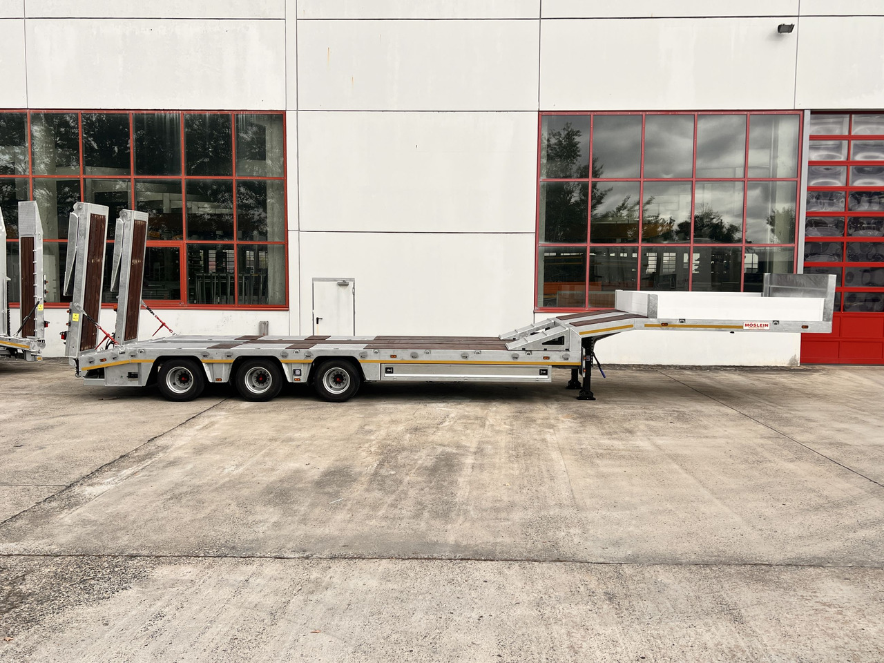 Möslein ST 3  3 Achs Satteltieflader neu - Lavloader semitrailer: bilde 1 Möslein ST 3  3 Achs Satteltieflader neu - Lavloader semitrailer: bilde 1