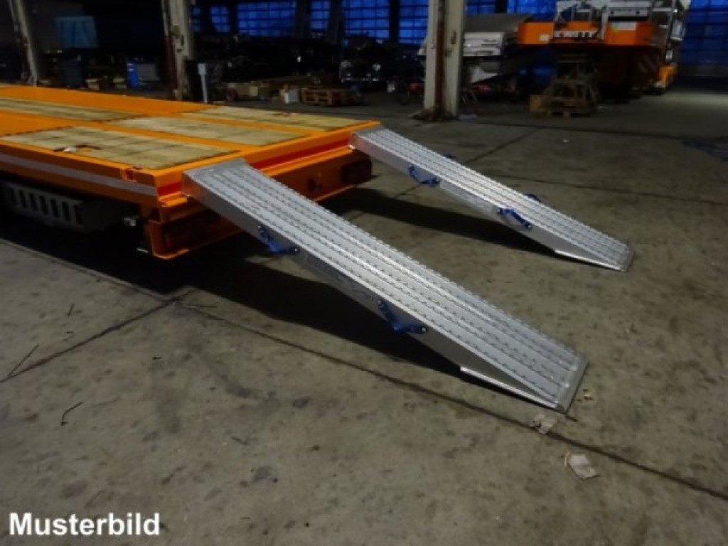 Möslein ST 3 Plato 8,7 3 Achs Satteltieflader Plato 45 t GGfür Fertigteile, Baumaschinen - Lavloader semitrailer: bilde 2 Möslein ST 3 Plato 8,7 3 Achs Satteltieflader Plato 45 t GGfür Fertigteile, Baumaschinen - Lavloader semitrailer: bilde 2