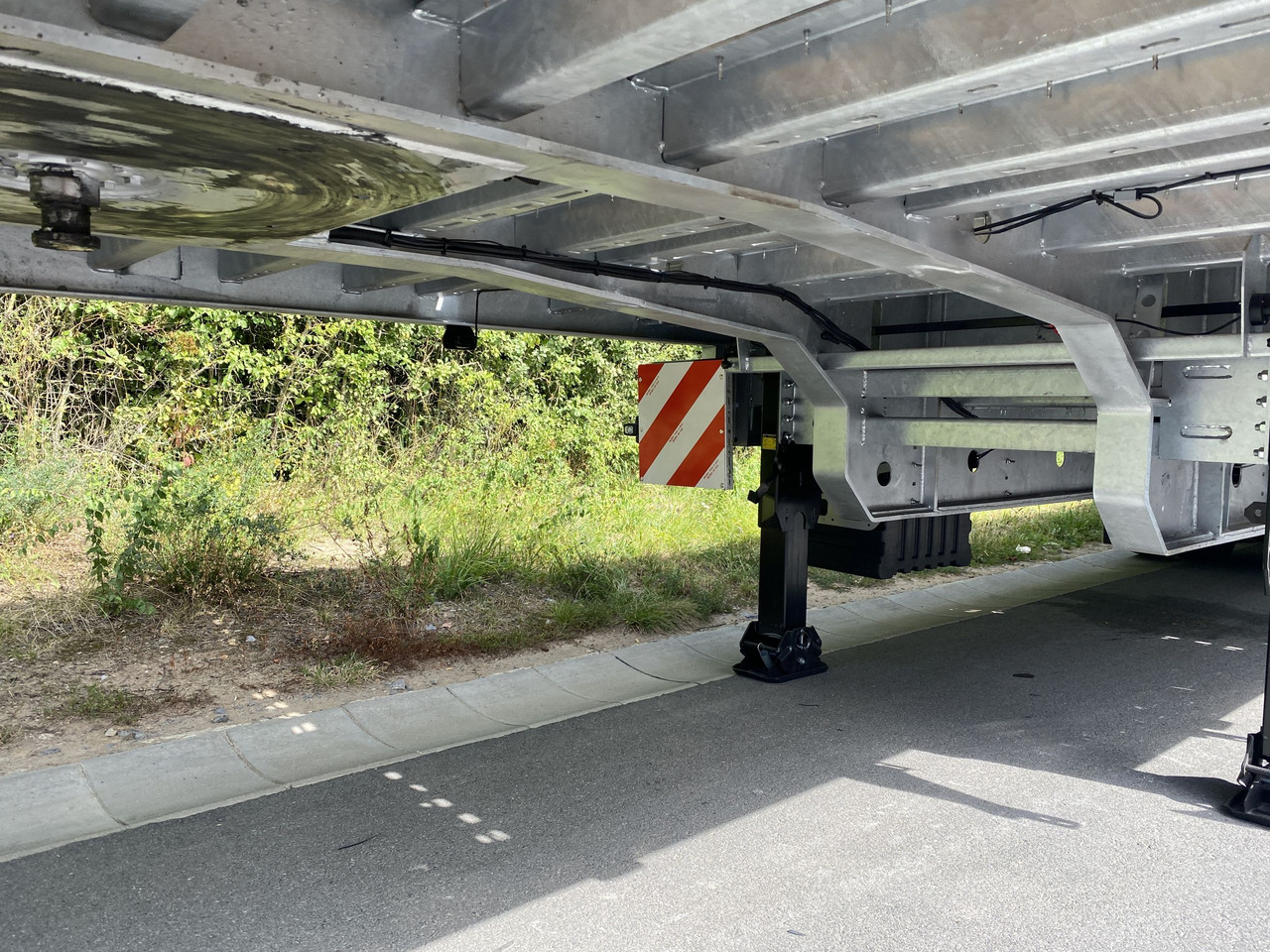 Möslein ST 3-Plato 9,4 3 Achs Satteltieflader Plato 45 t GGfür Fertigteile, Baumaschinen oder Container - Lavloader semitrailer: bilde 5 Möslein ST 3-Plato 9,4 3 Achs Satteltieflader Plato 45 t GGfür Fertigteile, Baumaschinen oder Container - Lavloader semitrailer: bilde 5