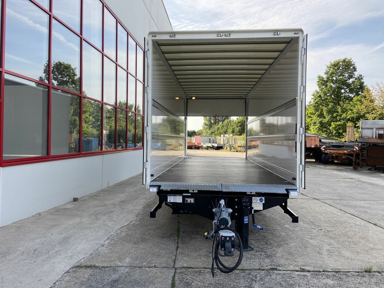 Möslein Tandem Koffer, Ladebordwand 1,5 t + Durchladbar - Skaphenger: bilde 3 Möslein Tandem Koffer, Ladebordwand 1,5 t + Durchladbar - Skaphenger: bilde 3