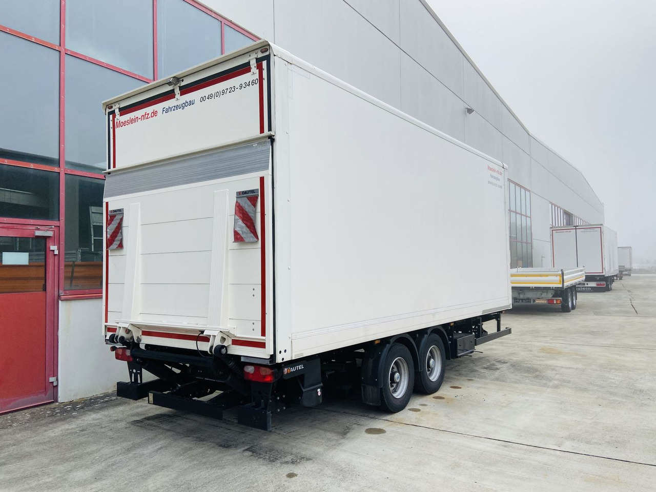 Möslein Tandem Koffer, Ladebordwand 1,5 t + Durchladbar - Skaphenger: bilde 2 Möslein Tandem Koffer, Ladebordwand 1,5 t + Durchladbar - Skaphenger: bilde 2