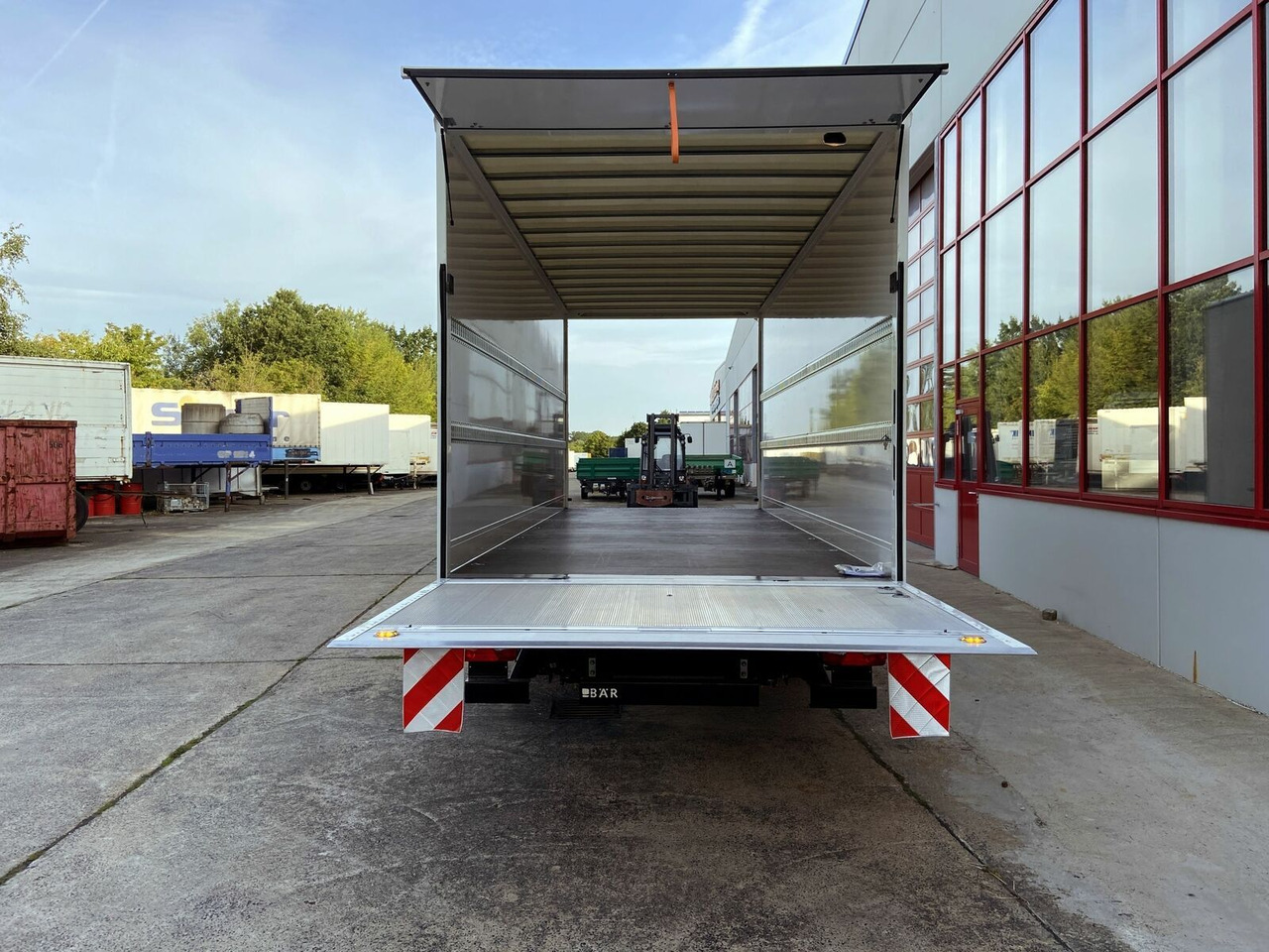 Möslein Tandem Koffer, Ladebordwand 1,5 t + Durchladbar - Skaphenger: bilde 4 Möslein Tandem Koffer, Ladebordwand 1,5 t + Durchladbar - Skaphenger: bilde 4
