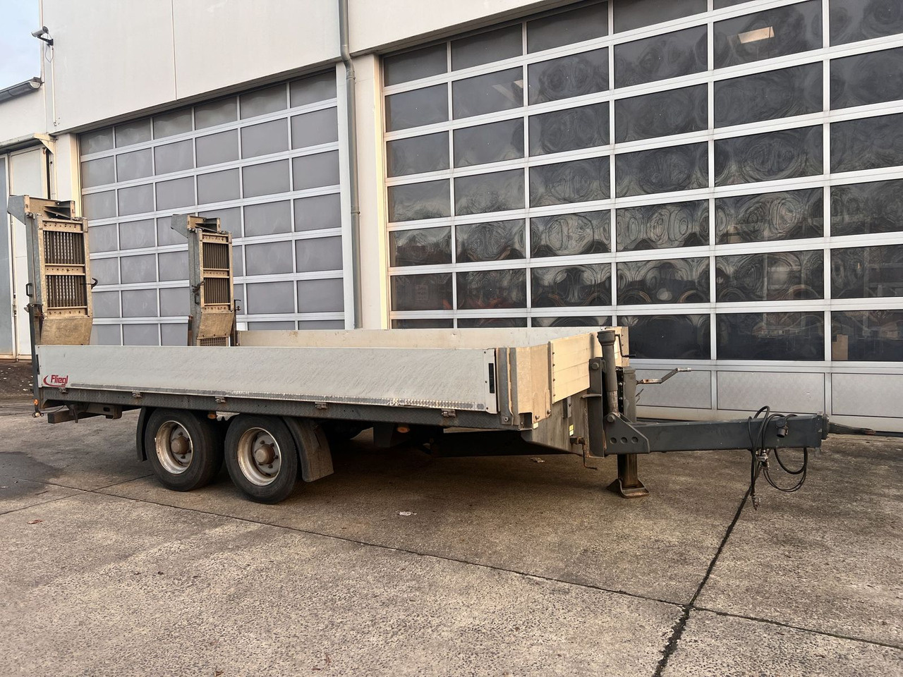 Tandemtieflader - Lavloader tilhenger: bilde 1 Tandemtieflader - Lavloader tilhenger: bilde 1