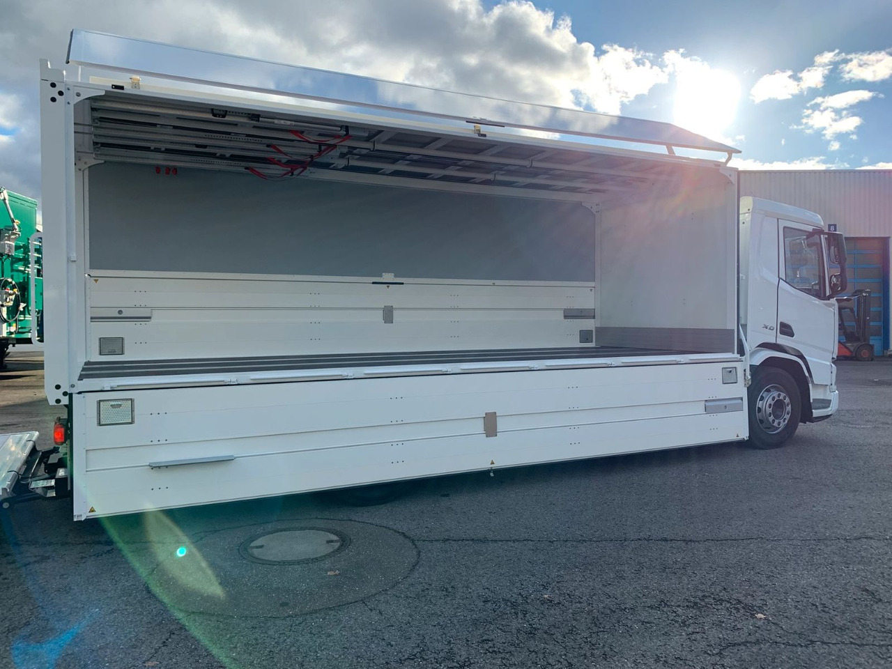 DAF FA XD 370 zikun Swing-Board-Aufbau - Distribusjon av drikkevarer lastebil: bilde 4 DAF FA XD 370 zikun Swing-Board-Aufbau - Distribusjon av drikkevarer lastebil: bilde 4