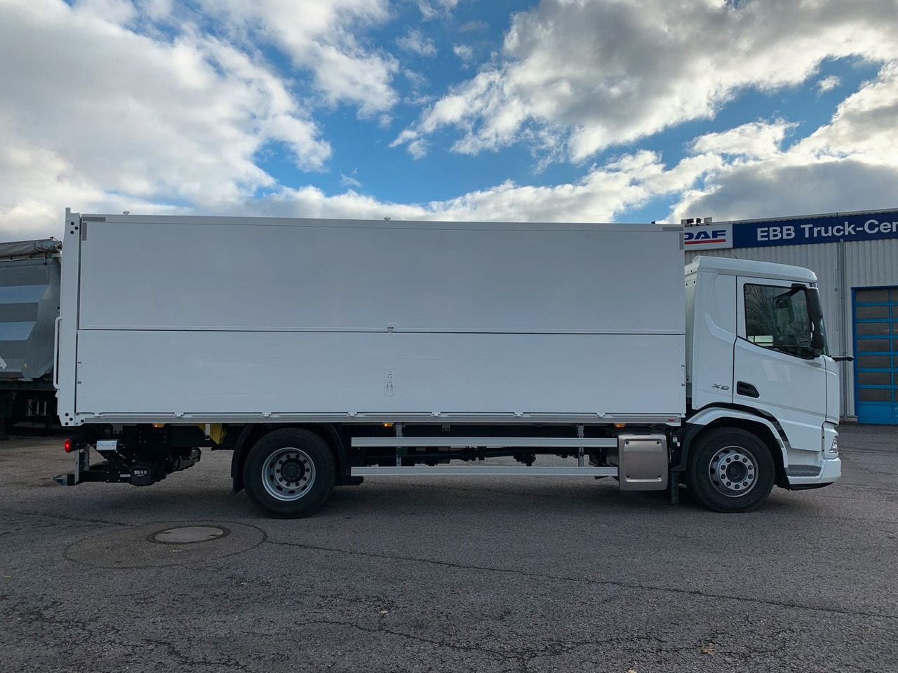 DAF FA XD 370 zikun Swing-Board-Aufbau - Distribusjon av drikkevarer lastebil: bilde 3 DAF FA XD 370 zikun Swing-Board-Aufbau - Distribusjon av drikkevarer lastebil: bilde 3