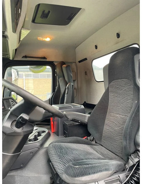 Interior photo 2: Leie Mercedes-Benz Antos 1927 2016 renova wissellaadbak systeem Mercedes-Benz Antos 1927 2016 renova wissellaadbak systeem