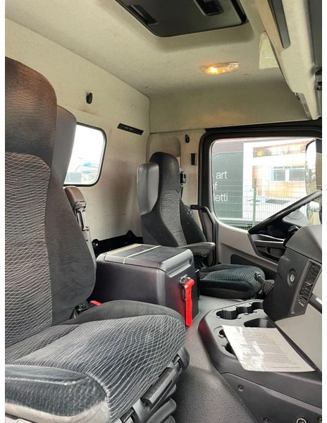 Interior photo 1: Leie Mercedes-Benz Antos 1927 2016 renova wissellaadbak systeem Mercedes-Benz Antos 1927 2016 renova wissellaadbak systeem