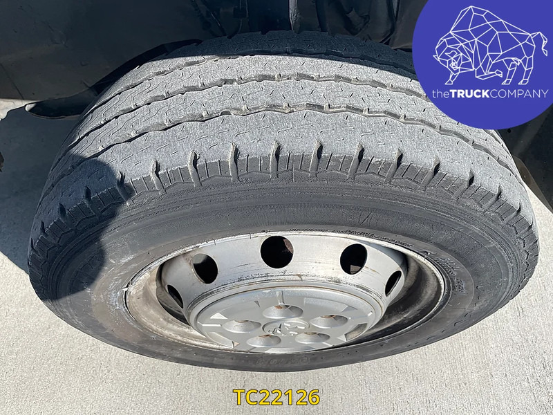 Peugeot Expert met laadklep - Kassebil: bilde 2 Peugeot Expert met laadklep - Kassebil: bilde 2