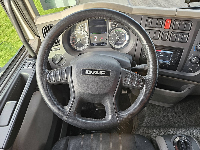 Interior photo 2: Kapellbil DAF LF 210 7.49T AIRCO LIFT
