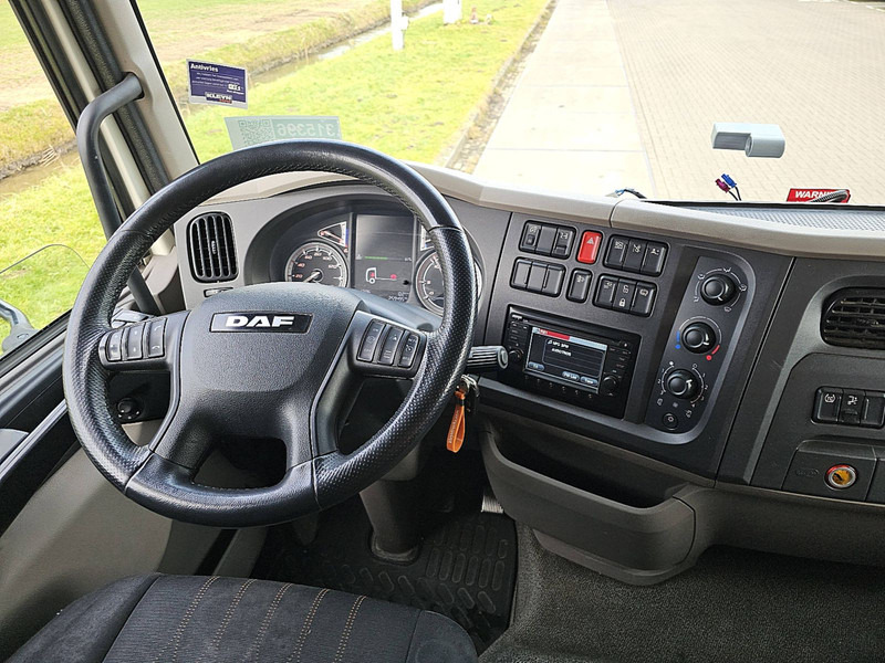 Interior photo 2: Kapellbil DAF LF 290 16T AIRCO TAILLIFT