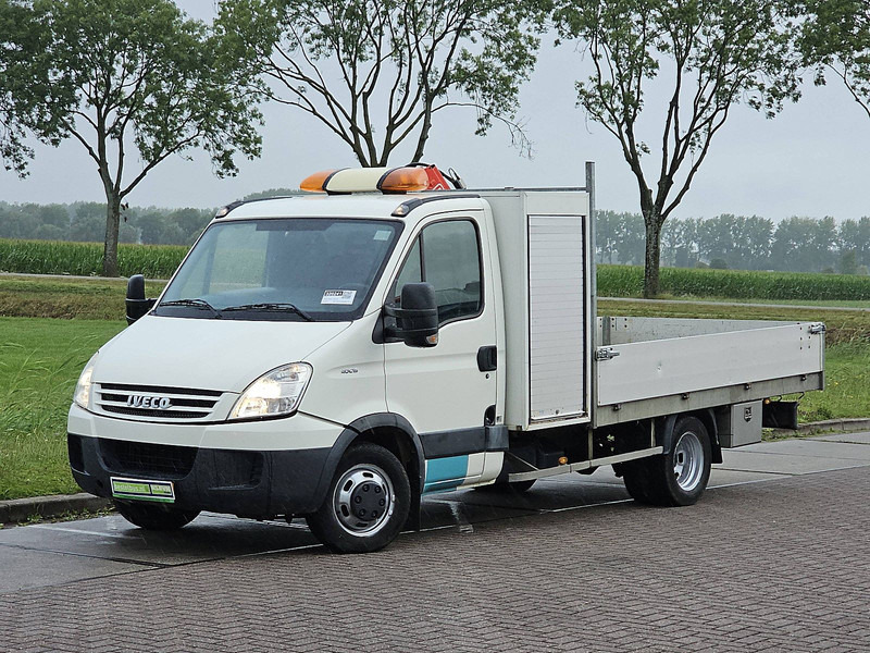 Iveco Daily 40C15 XL FASSI laadkraan - Varebil med plan: bilde 2 Iveco Daily 40C15 XL FASSI laadkraan - Varebil med plan: bilde 2