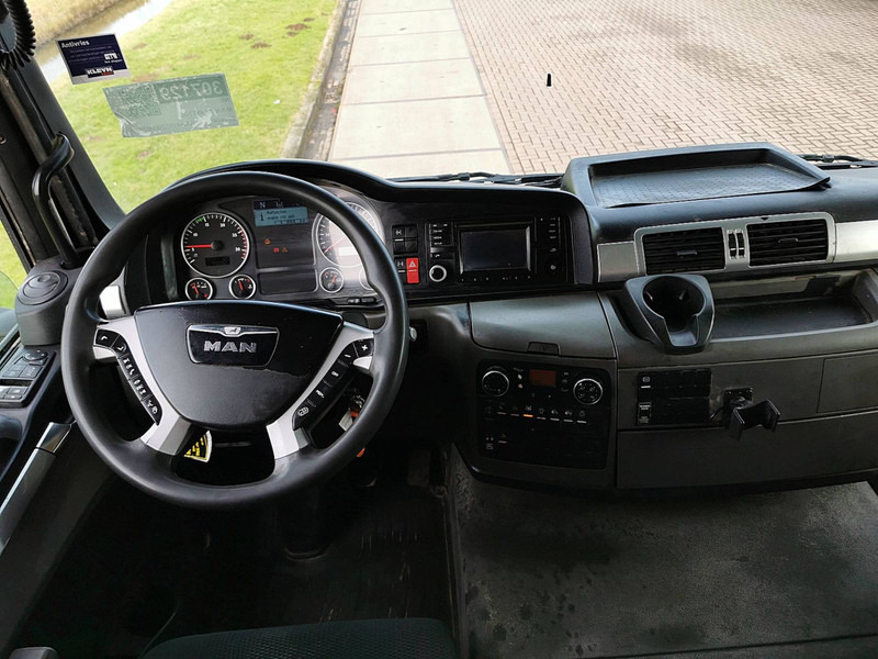 Interior photo 1: Leie MAN 35.480 TGS 8X4 BL MEILLER STEEL MAN 35.480 TGS 8X4 BL MEILLER STEEL