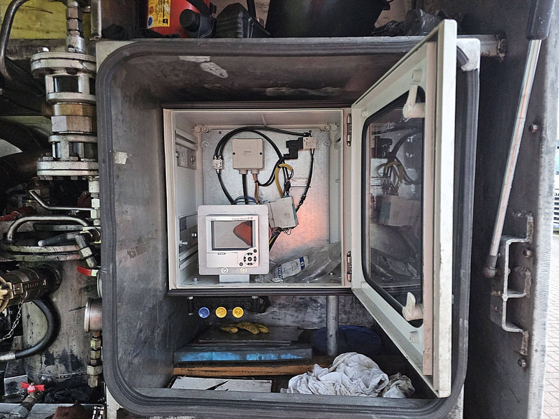 Tankbil Mercedes-Benz AXOR 1829: bilde 18