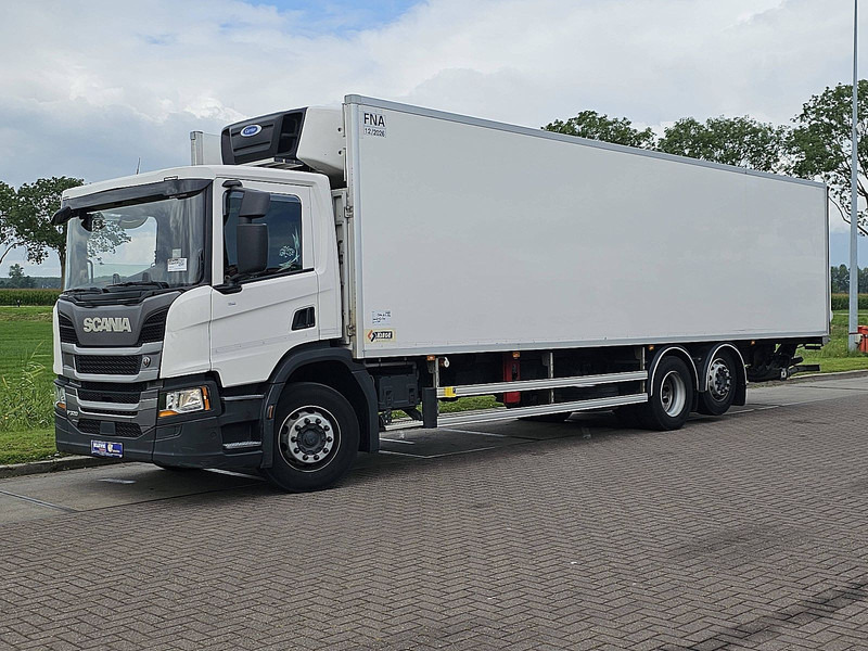 Scania P320 CARRIER D+E,6x2*4 - Lastebil med kjøl: bilde 2 Scania P320 CARRIER D+E,6x2*4 - Lastebil med kjøl: bilde 2