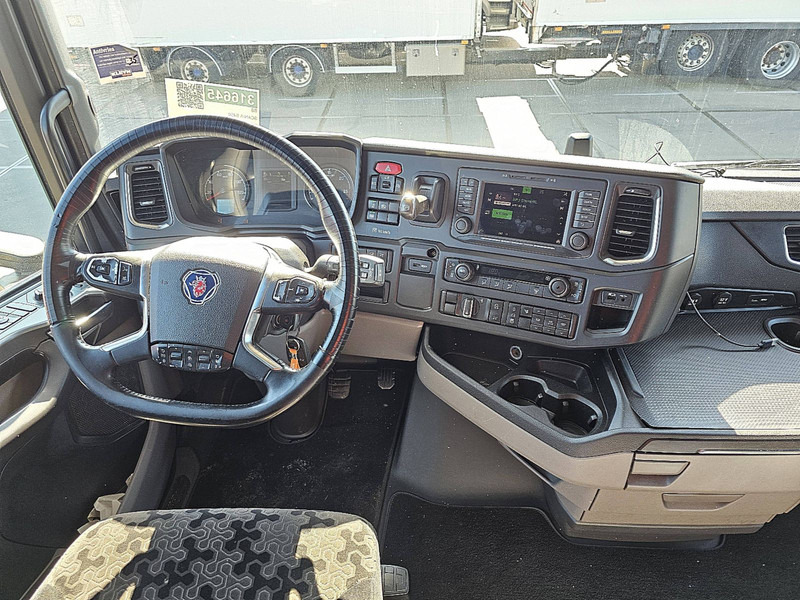 Interior photo 1: Kapellbil Scania S450 6x2*4 FORKLIFT CONN.