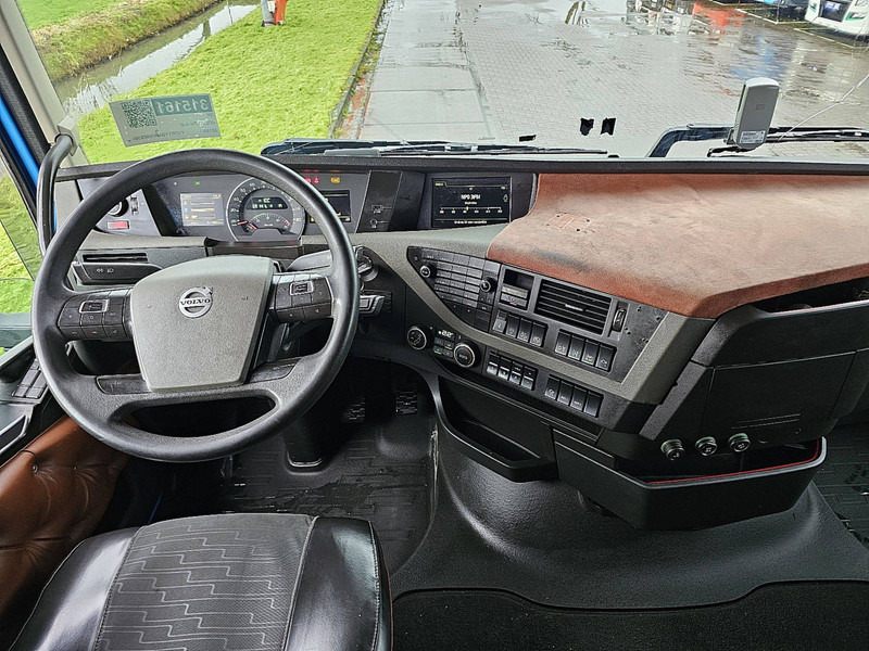Interior photo 1: Trekkvogn Volvo FH 460 PTO SKIRTS VEB+