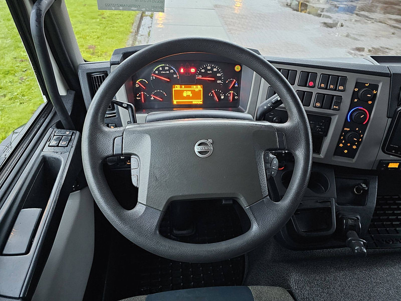 Interior photo 3: Skapbil Volvo FL 210.16 94TKM! LIFT ISO-BOX