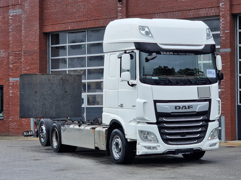 DAF XF 530 SuperSpaceCab 6x2*4 - Chassis 740 cm - Loadlift - Steering axle - Leather - - Chassis lastebil: bilde 1 DAF XF 530 SuperSpaceCab 6x2*4 - Chassis 740 cm - Loadlift - Steering axle - Leather - - Chassis lastebil: bilde 1