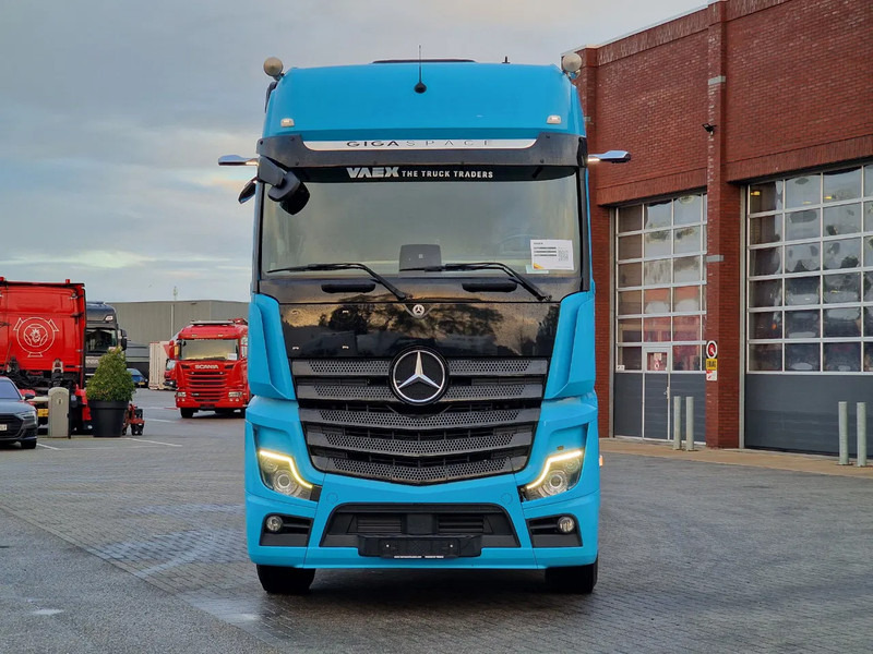 Mercedes-Benz Actros 2553 6x2 - BDF - Retarder - 4.90 WB - Full air + Fliegl trailer 2017 - Container-transport/ Vekselflak lastebil: bilde 2 Mercedes-Benz Actros 2553 6x2 - BDF - Retarder - 4.90 WB - Full air + Fliegl trailer 2017 - Container-transport/ Vekselflak lastebil: bilde 2