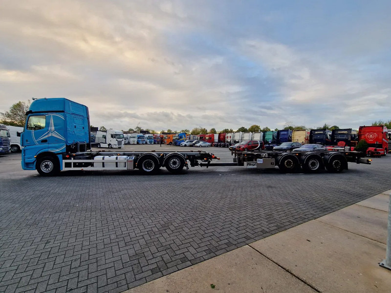 Mercedes-Benz Actros 2553 6x2 - BDF - Retarder - 4.90 WB - Full air + Fliegl trailer 2017 - Container-transport/ Vekselflak lastebil: bilde 4 Mercedes-Benz Actros 2553 6x2 - BDF - Retarder - 4.90 WB - Full air + Fliegl trailer 2017 - Container-transport/ Vekselflak lastebil: bilde 4